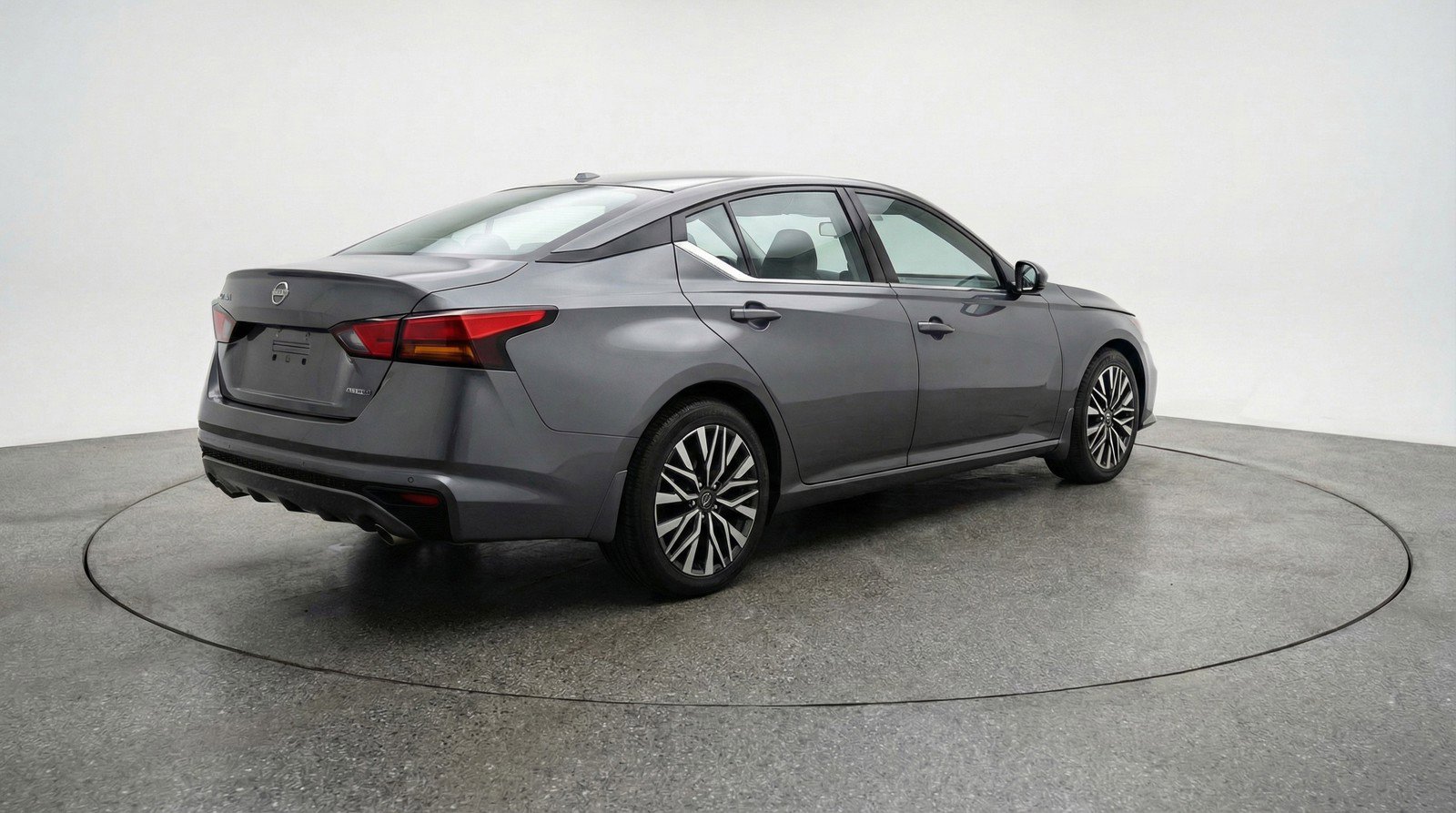 Used 2025 Nissan Altima 2.5 SV FWD image 9