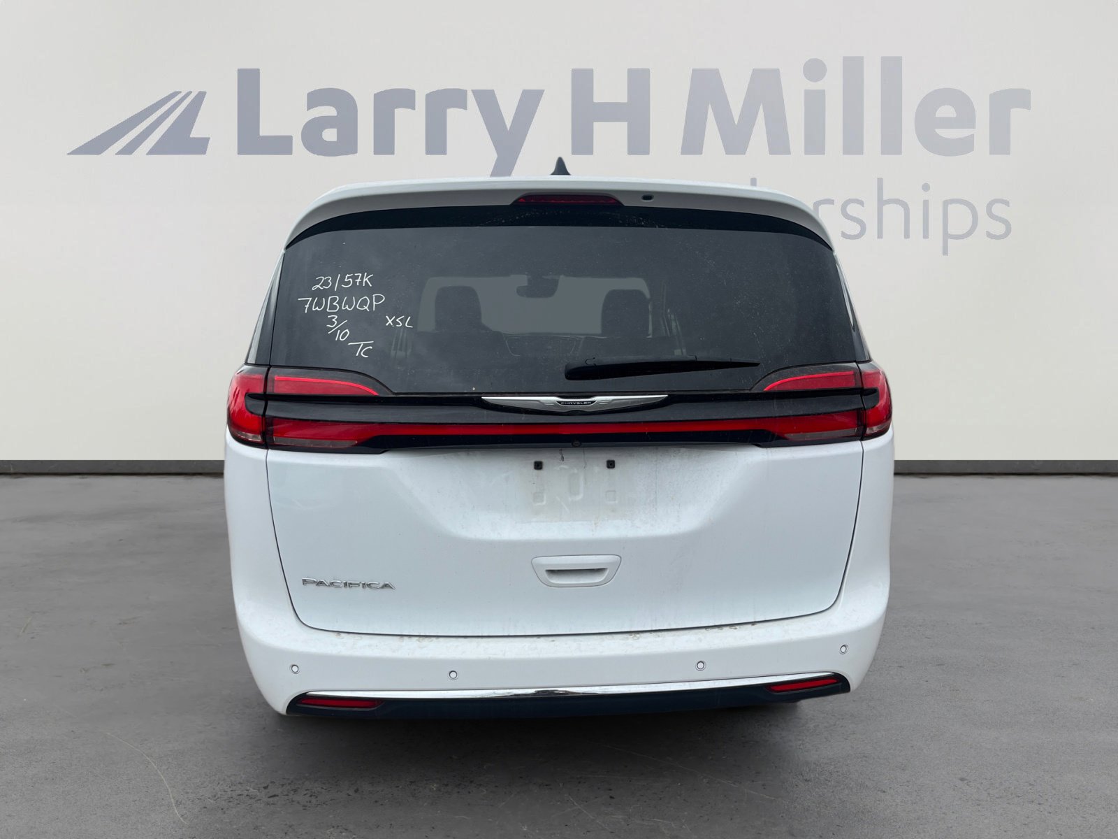 Certified 2023 Chrysler Pacifica Touring-L image 4
