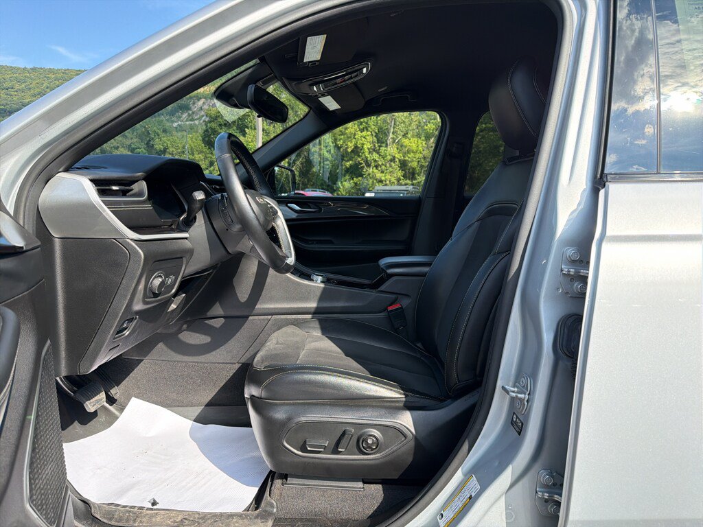 Used 2021 Jeep Grand Cherokee L Laredo AWD/4WD image 10