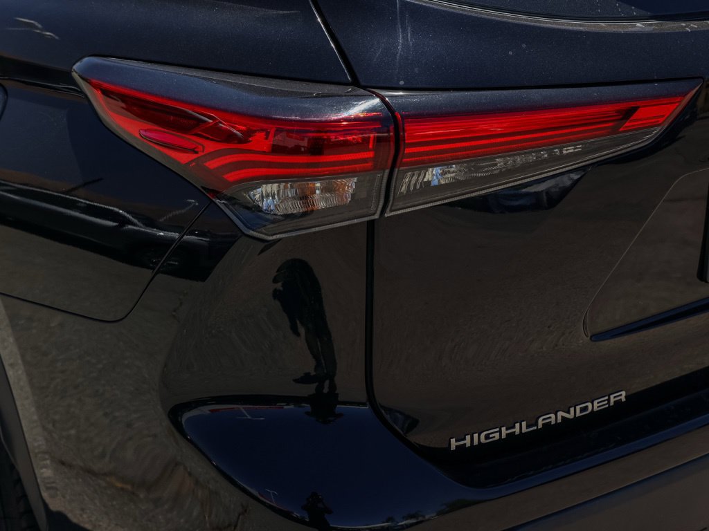 Used 2023 Toyota Highlander XLE FWD image 8