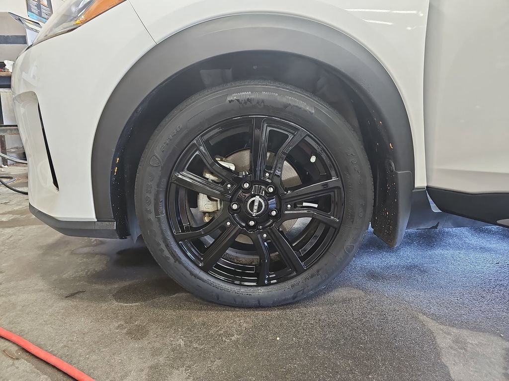 Used 2022 Nissan Kicks SR w/ Premium Package FWD image 31