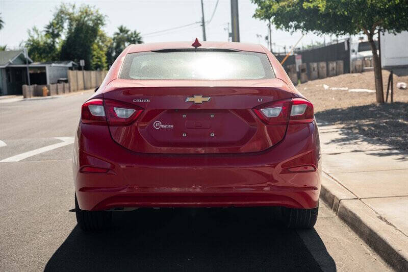 Used 2017 Chevrolet Cruze LT FWD image 4