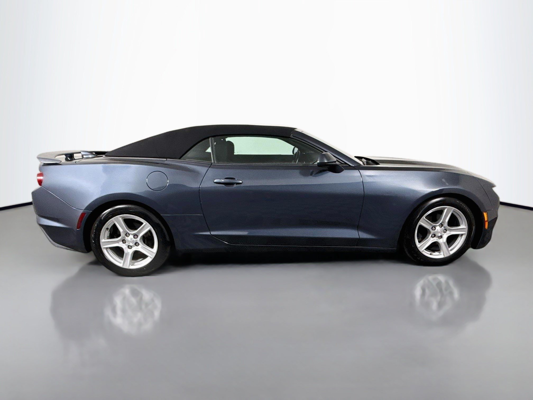 Used 2020 Chevrolet Camaro LT RWD image 11