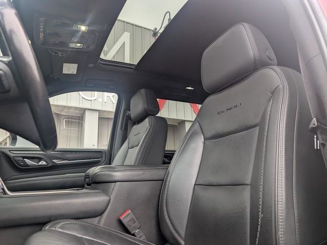 Used 2021 GMC Yukon XL Denali w/ Denali Premium Package image 10