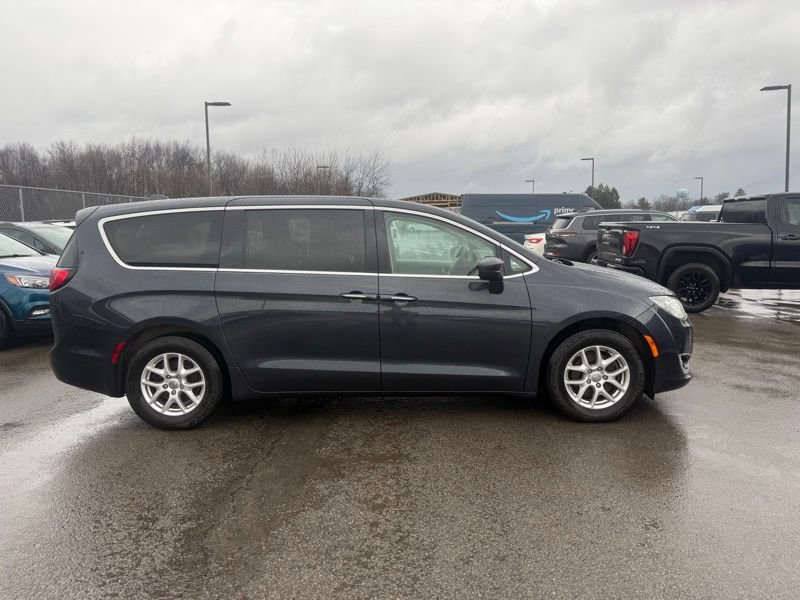 Used 2020 Chrysler Pacifica Touring w/ Cold Weather Group image 5