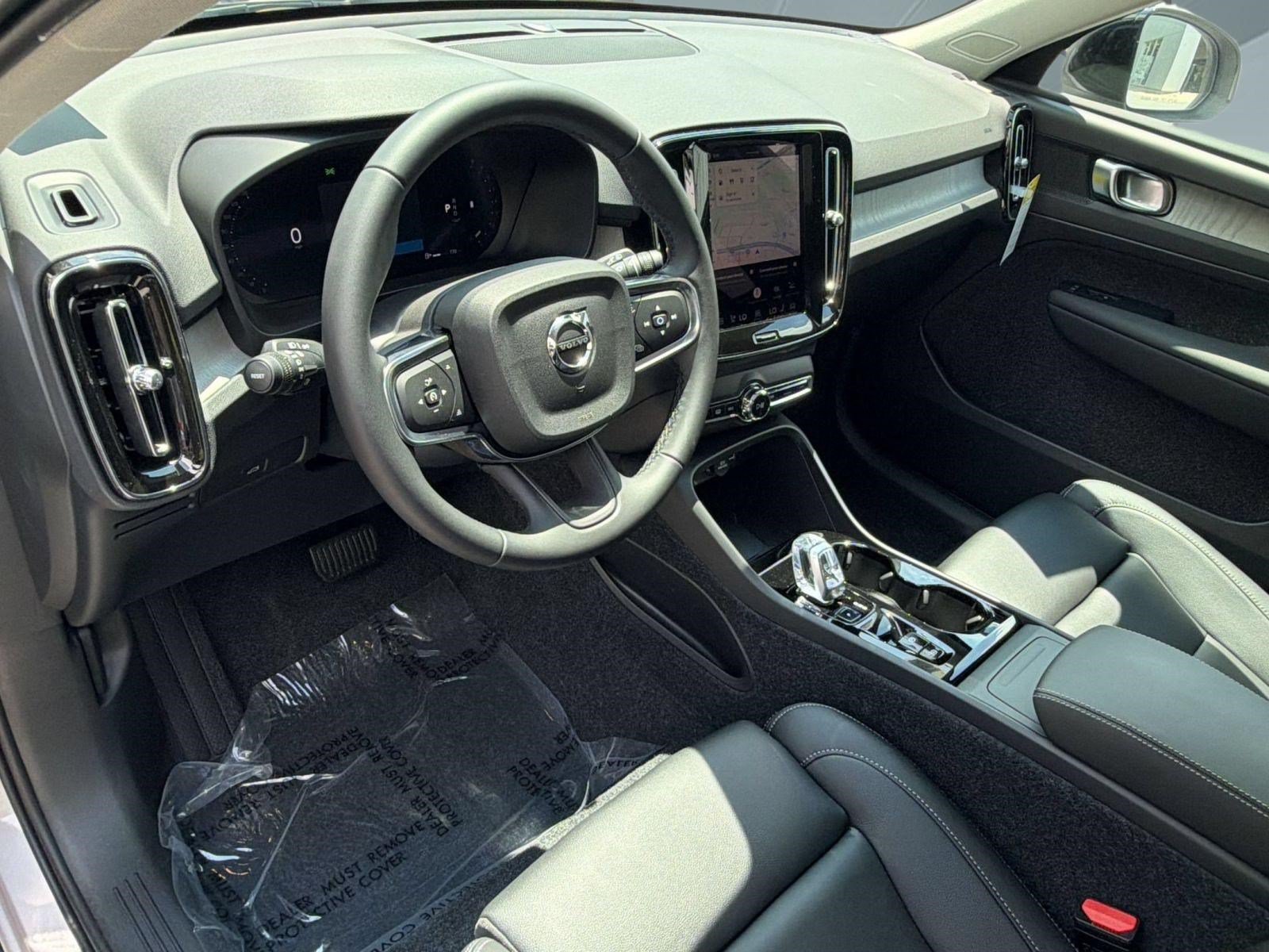 New 2026 Volvo XC40 B5 Plus w/ Climate Package AWD/4WD image 4
