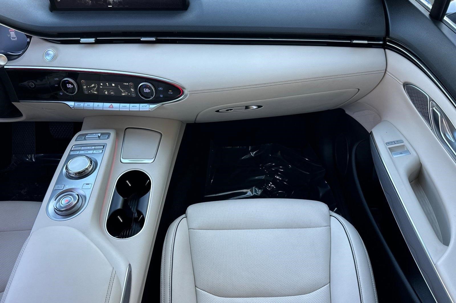 Used 2022 Genesis GV70 2.5T w/ Advanced Package image 30