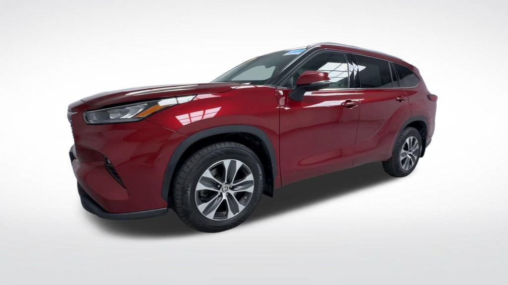 Used 2020 Toyota Highlander XLE AWD/4WD image 4