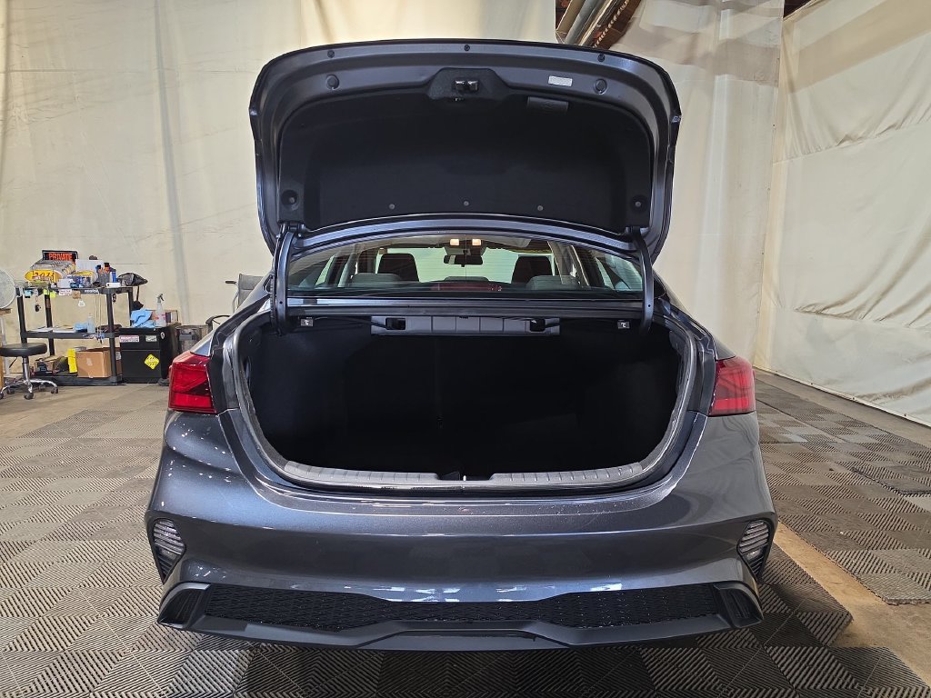 Used 2022 Kia Forte LXS FWD image 19