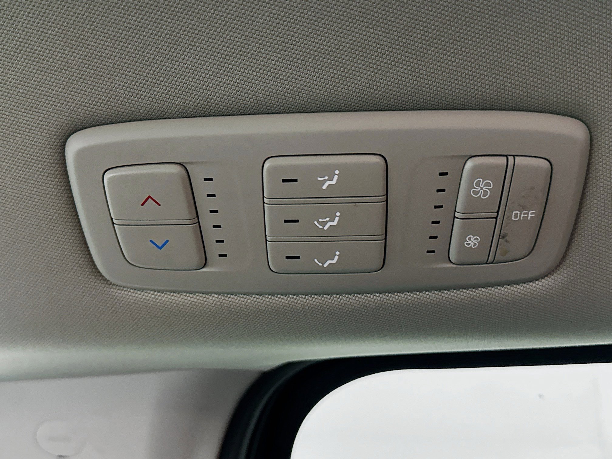 Used 2024 Kia Carnival LX image 27