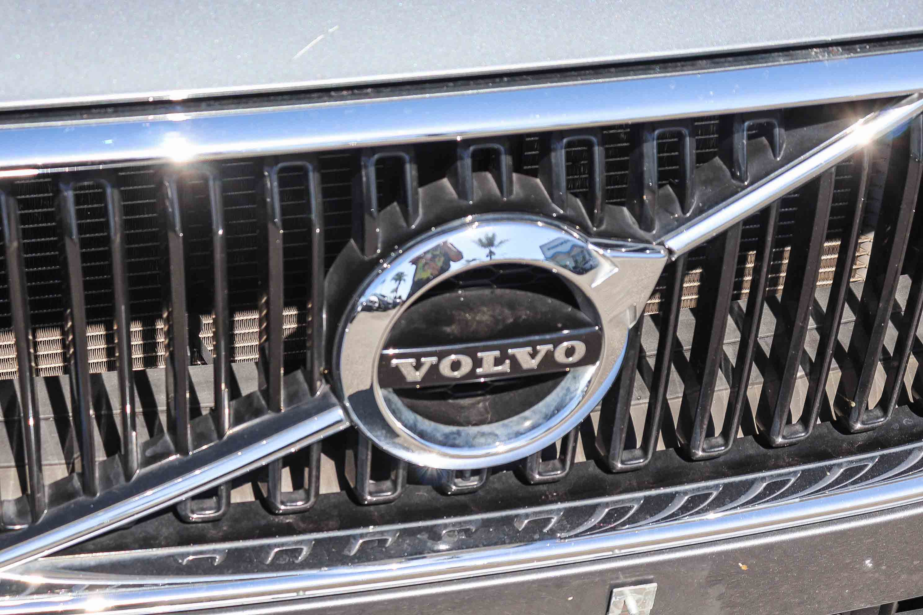 Used 2020 Volvo XC60 T5 Momentum w/ Protection Package Premier AWD/4WD image 4