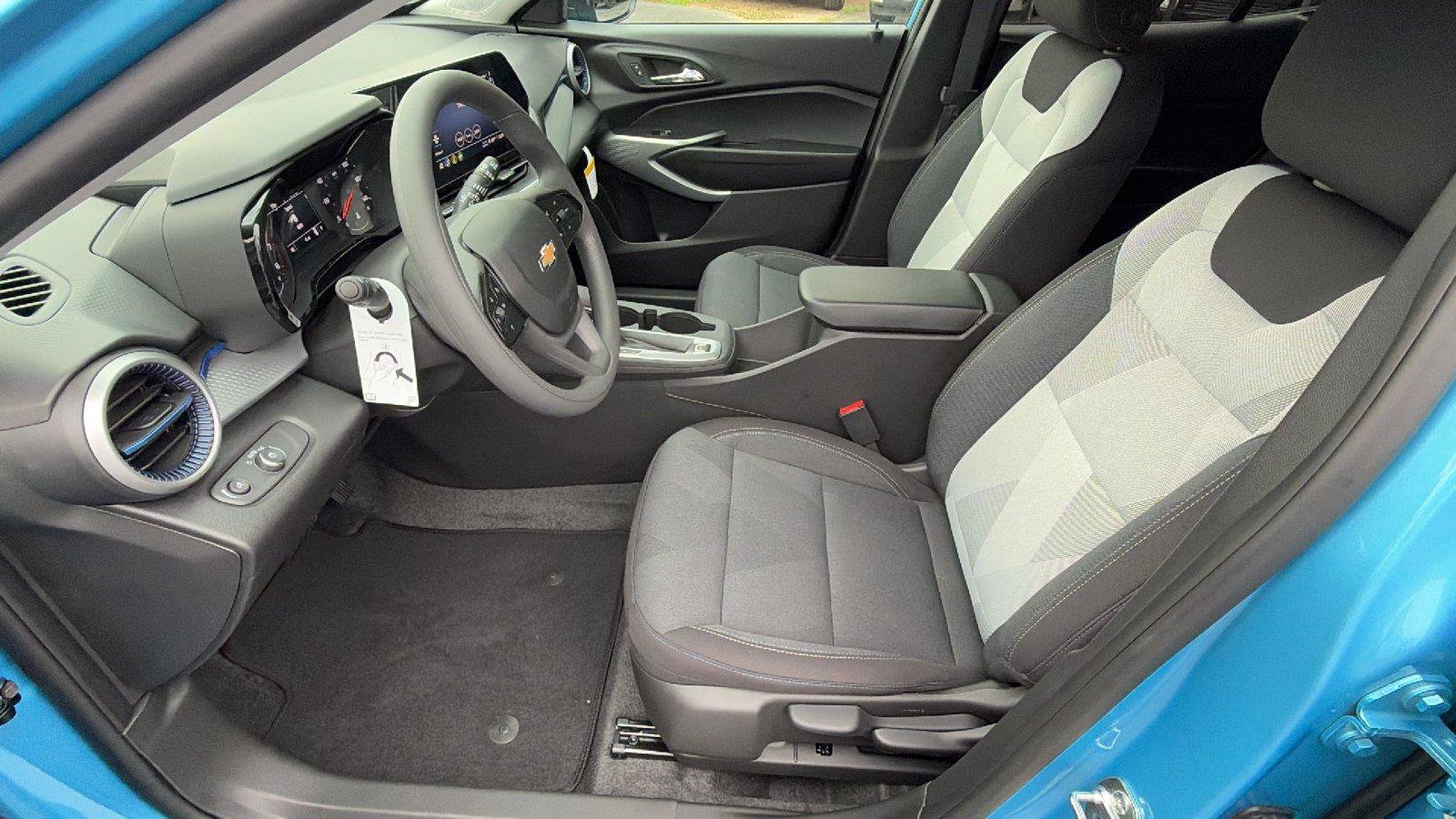 New 2026 Chevrolet Trax LS w/ LS Convenience Package FWD image 16