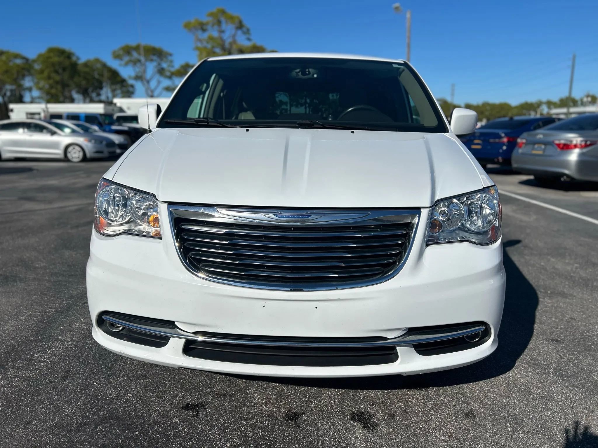 Used 2016 Chrysler Town & Country Touring image 6