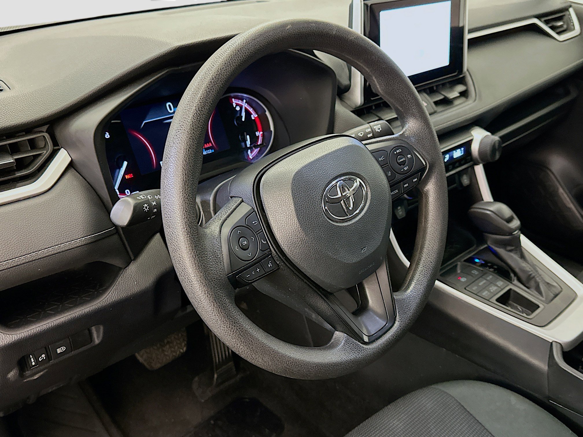 Used 2024 Toyota RAV4 LE image 18