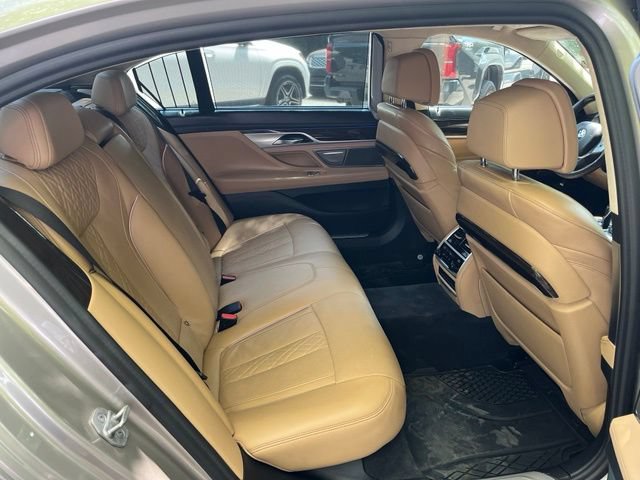 Used 2021 BMW 740i xDrive w/ Premium Package AWD/4WD image 13