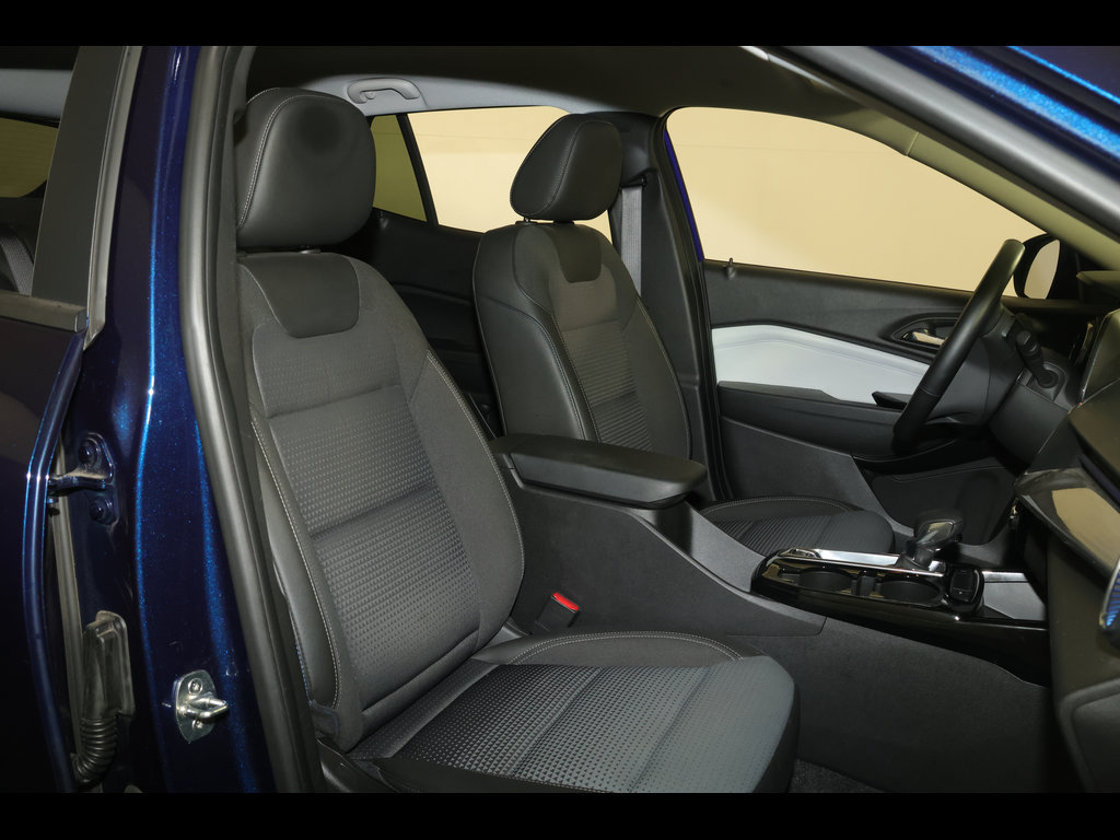 Certified 2024 Chevrolet Trax LT w/ Driver Confidence Package FWD image 27