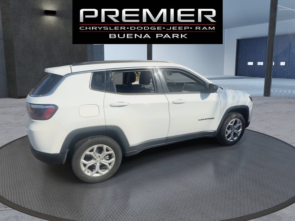 Used 2024 Jeep Compass Latitude AWD/4WD image 8