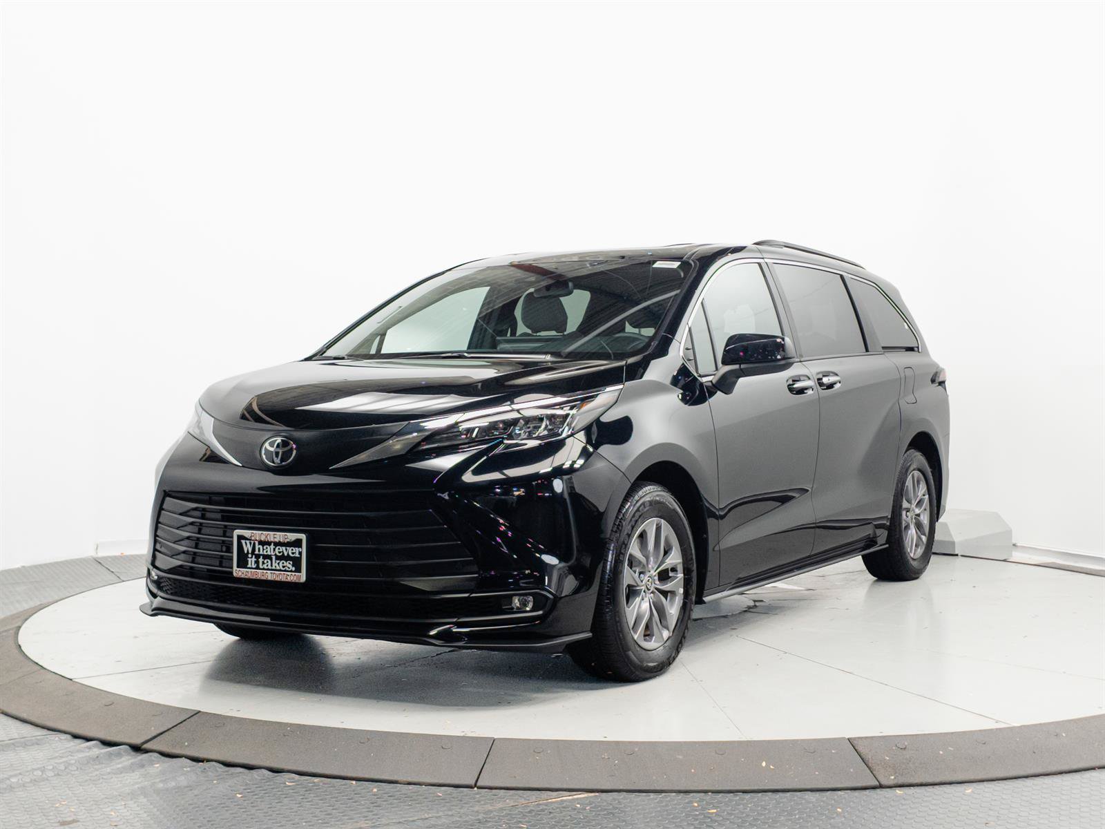 Certified 2026 Toyota Sienna XLE FWD image 3