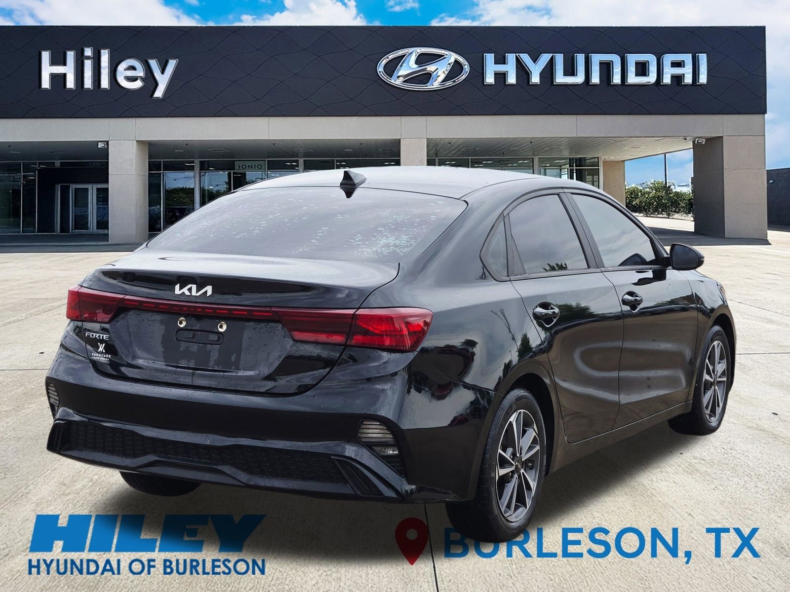 Used 2022 Kia Forte LXS w/ LXS Technology Package FWD image 4