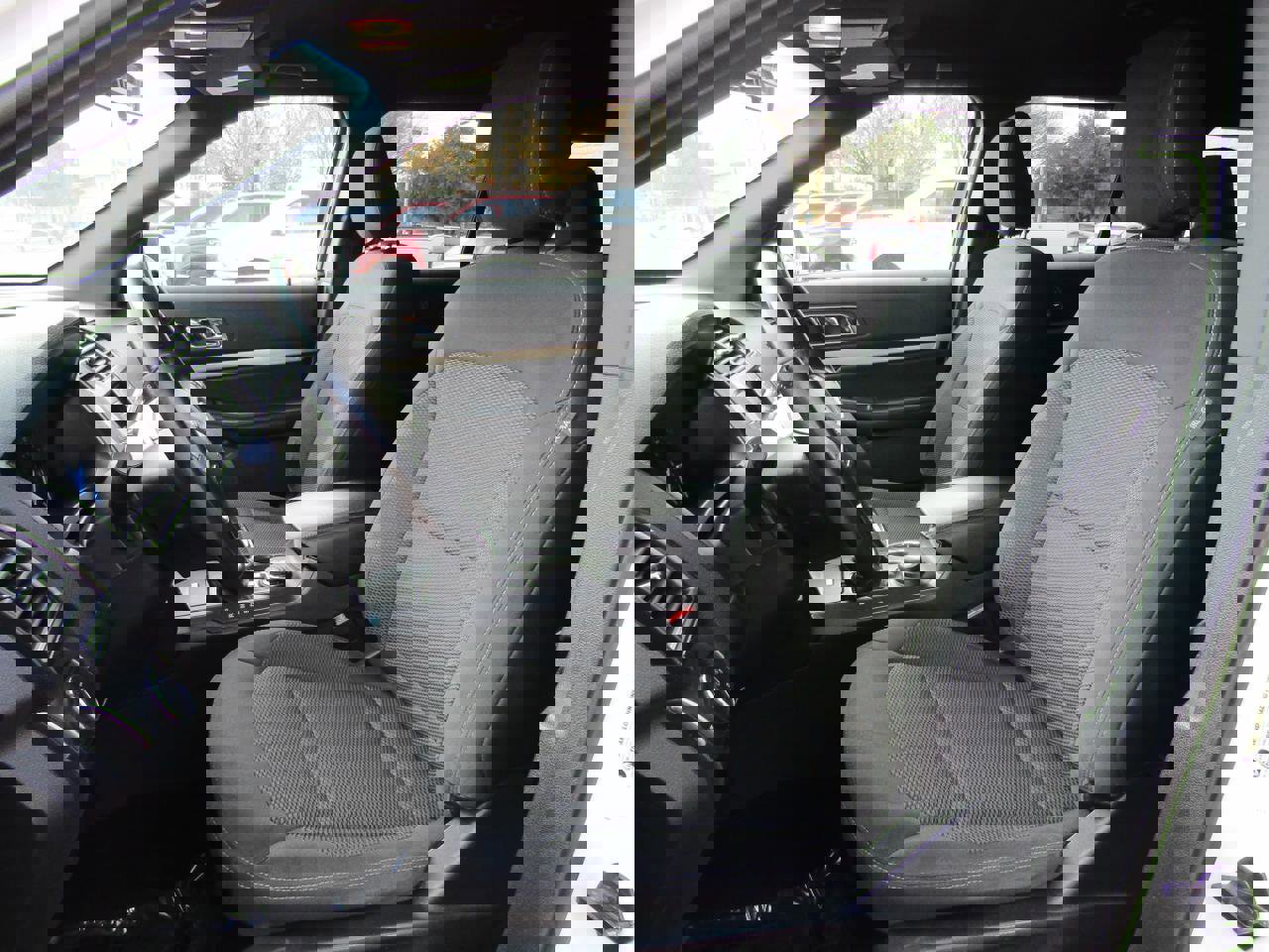 Used 2018 Ford Explorer XLT image 7