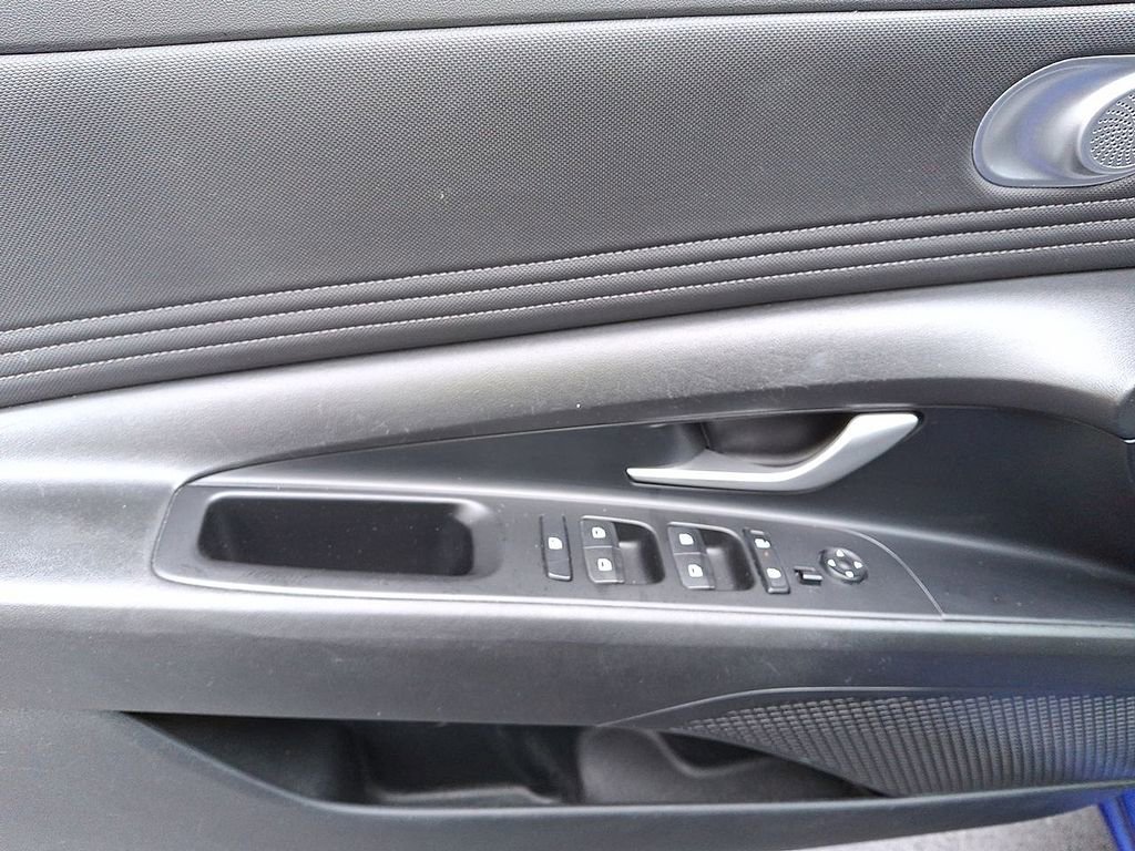 Used 2024 Hyundai Elantra Limited image 10