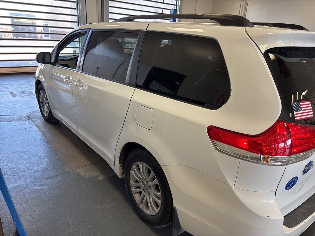 Used 2012 Toyota Sienna XLE FWD image 8