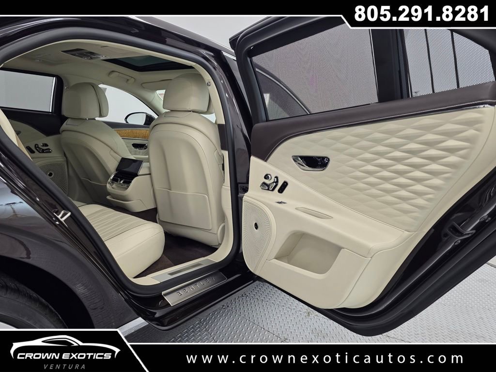 Used 2020 Bentley Flying Spur W12 image 16