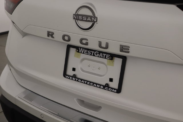 Used 2025 Nissan Rogue SV FWD image 33