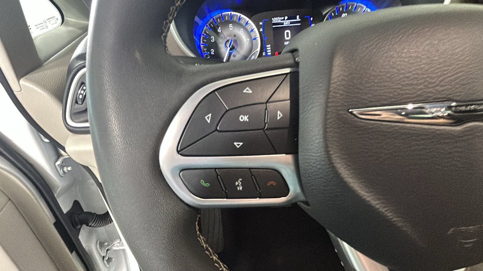 Used 2023 Chrysler Voyager LX FWD image 17