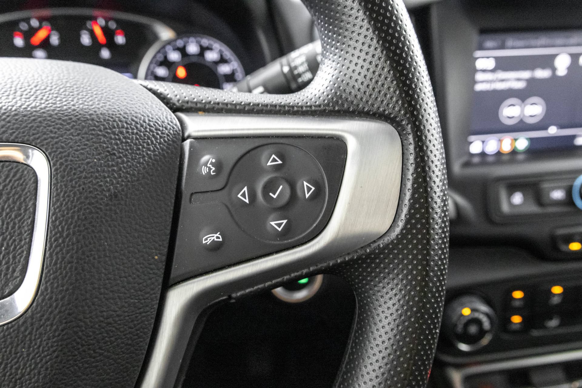 Used 2024 GMC Terrain SLE AWD/4WD image 25