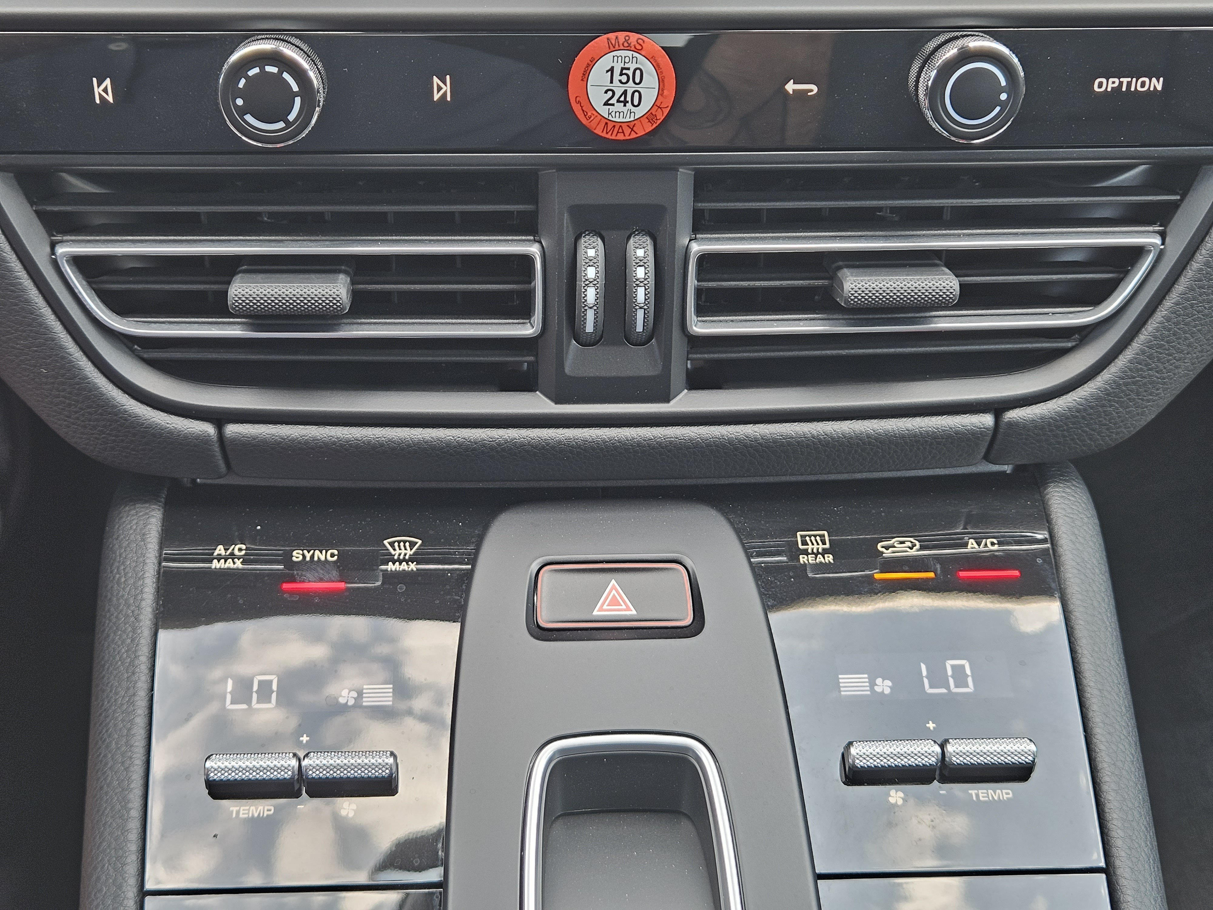 Certified 2026 Porsche Macan AWD/4WD image 19