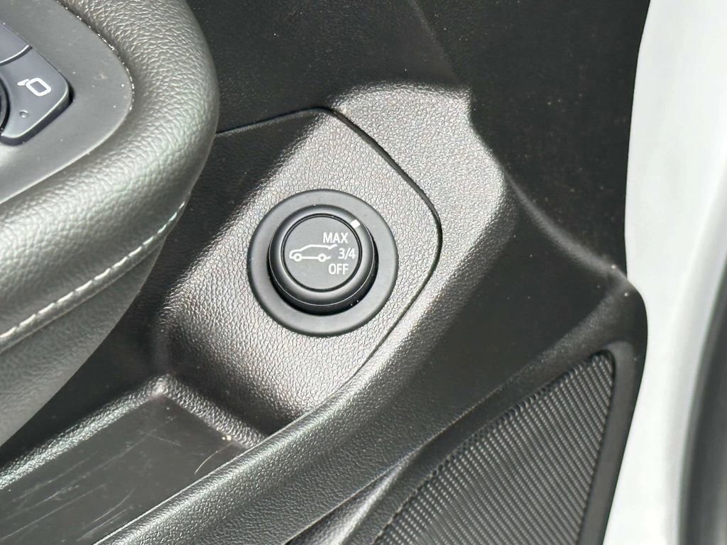 Used 2024 GMC Terrain SLT AWD/4WD image 17