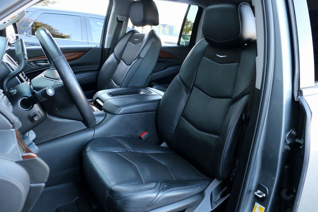 Used 2020 Cadillac Escalade ESV Premium Luxury image 26