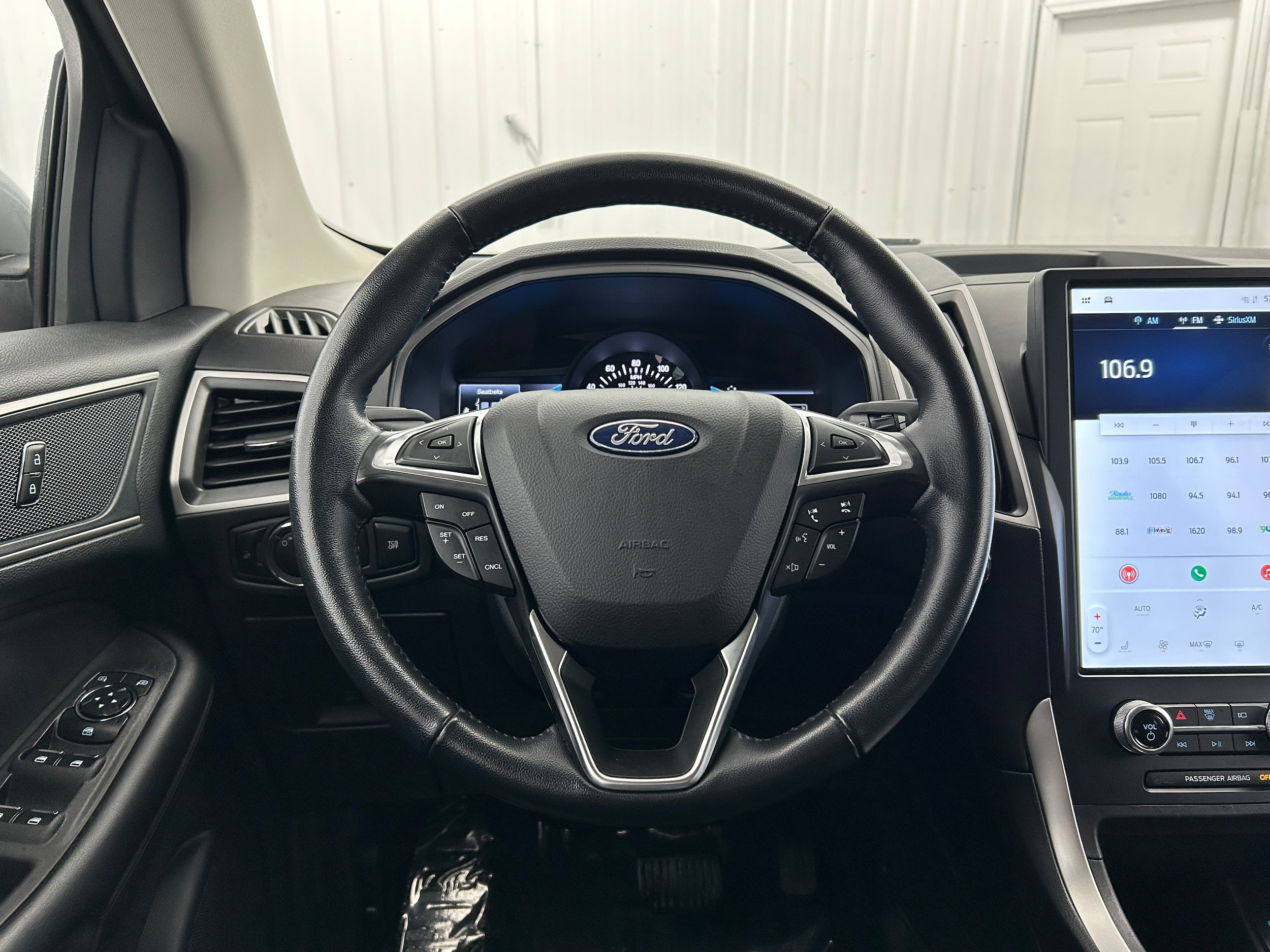 Used 2023 Ford Edge SEL AWD/4WD image 12