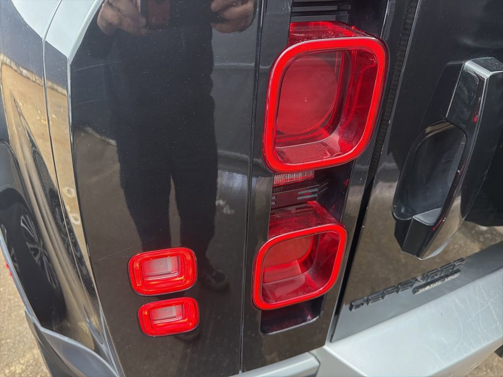 Used 2020 Land Rover Defender 110 HSE image 21