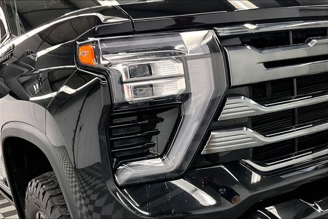 Used 2024 Chevrolet Silverado 2500 High Country w/ High Country Premium Package AWD/4WD image 35