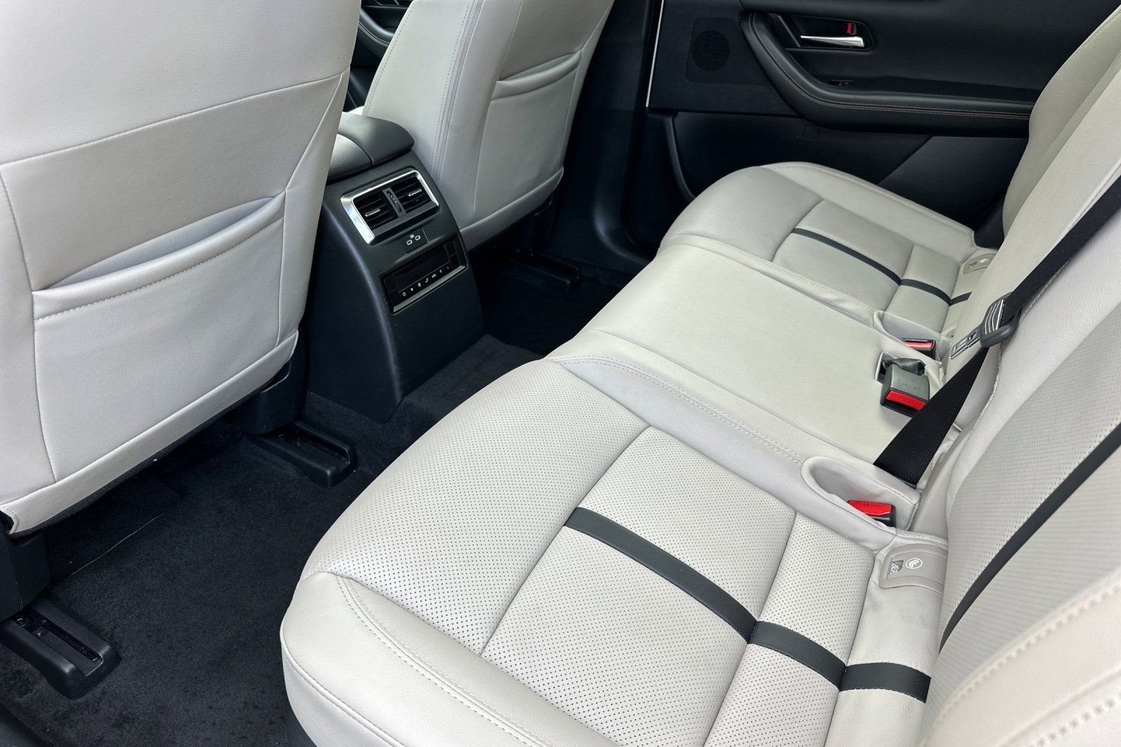 Certified 2024 MAZDA CX-90 Plug-In Hybrid w/ Preferred image 12