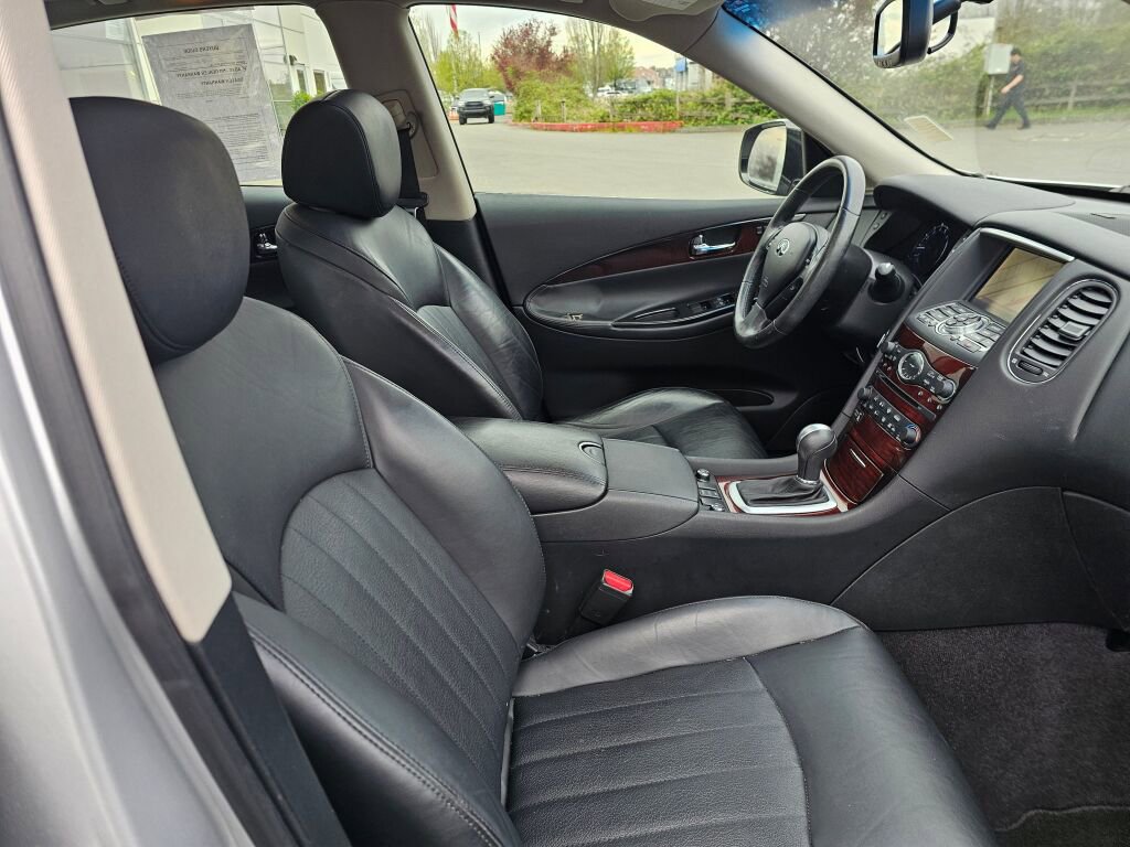 Used 2016 INFINITI QX50 AWD w/ Premium Plus Package image 12