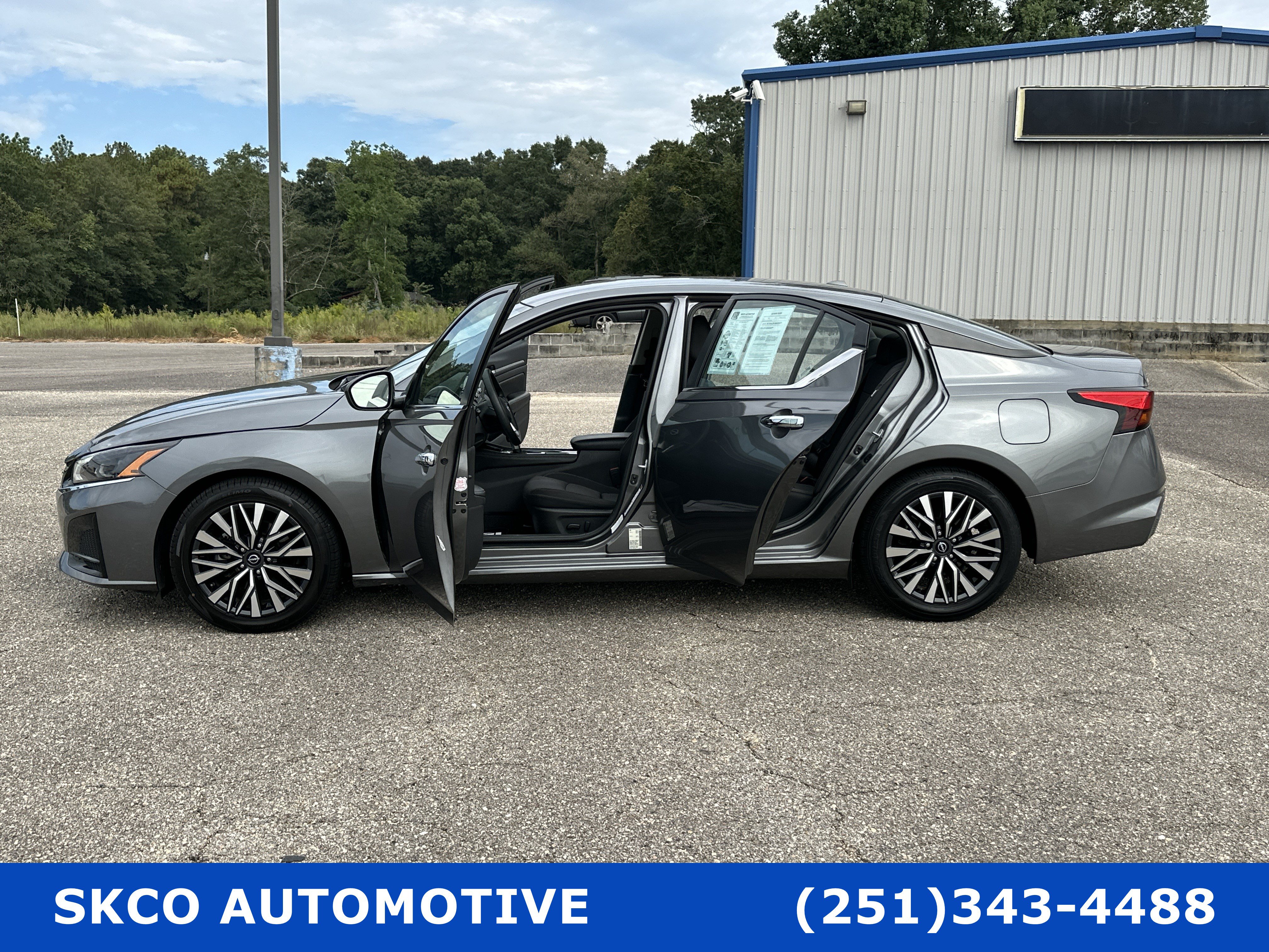 Used 2023 Nissan Altima 2.5 SV FWD image 28