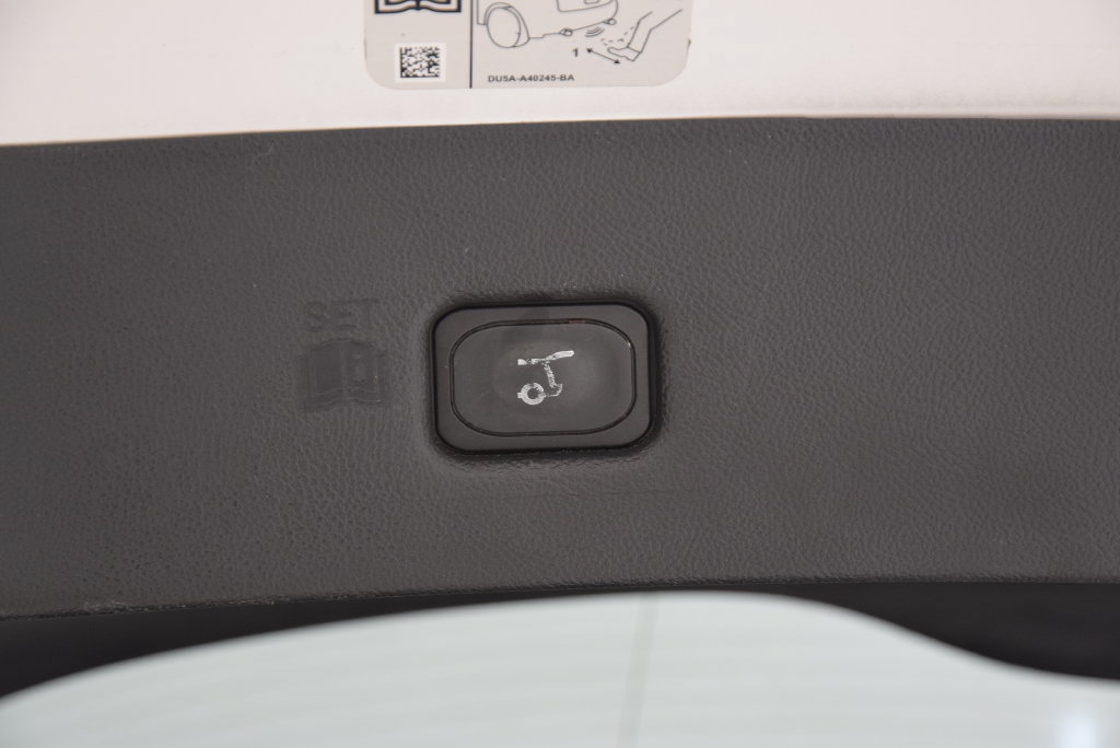 Used 2018 Lincoln MKX Select w/ Select Plus Package FWD image 30