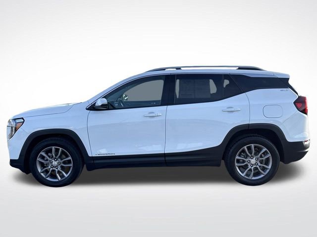 Used 2023 GMC Terrain SLT image 2