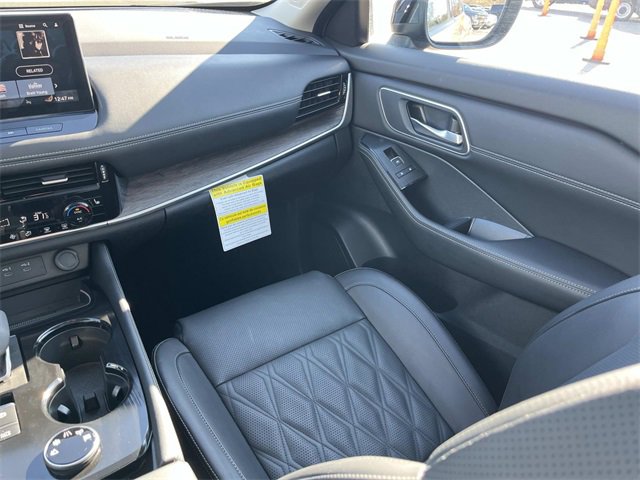 Used 2024 Nissan Rogue Platinum image 16