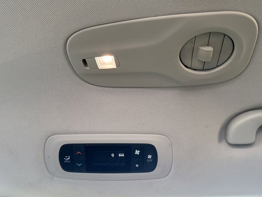 Used 2017 Chrysler Pacifica LX image 19