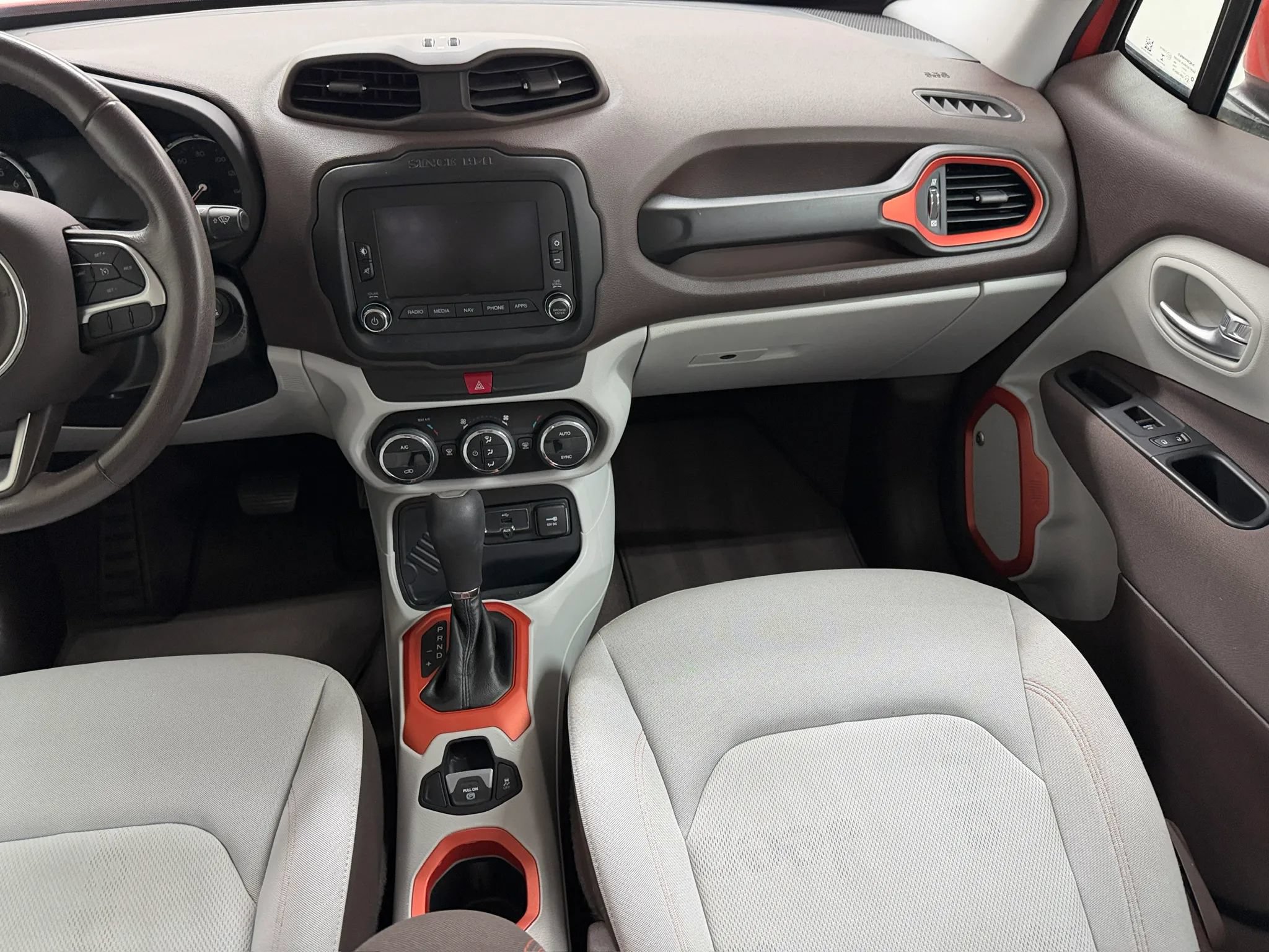 Used 2017 Jeep Renegade Latitude FWD image 79