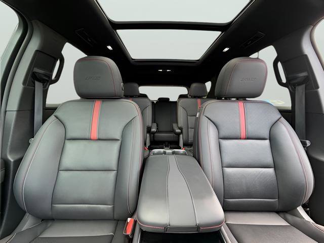 Used 2025 Chevrolet Traverse RS FWD image 26