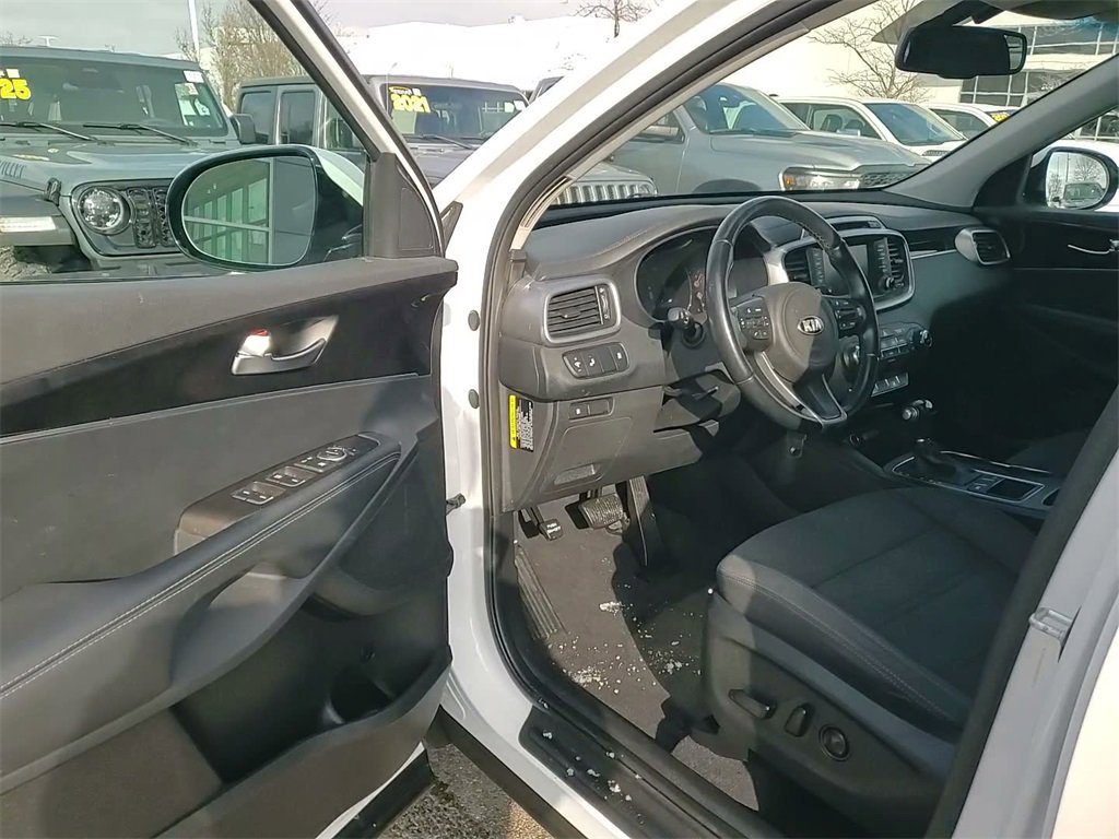 Used 2017 Kia Sorento LX w/ LX V6 Convenience Package image 19