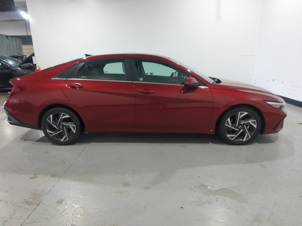 Used 2024 Hyundai Elantra Limited image 5