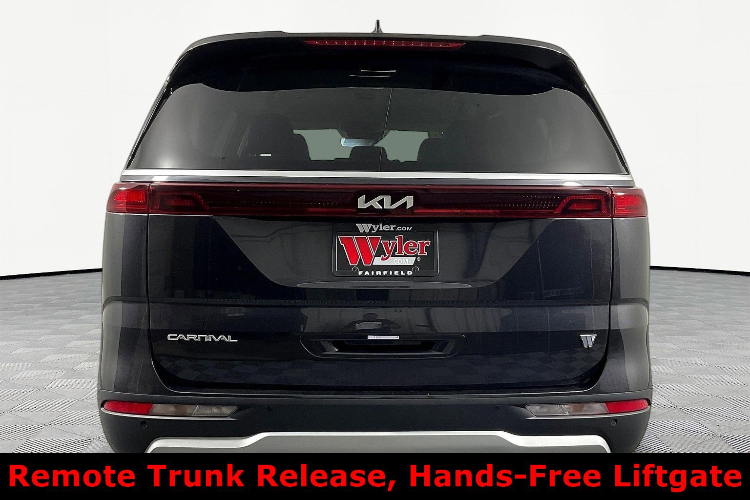 Used 2024 Kia Carnival EX FWD image 5