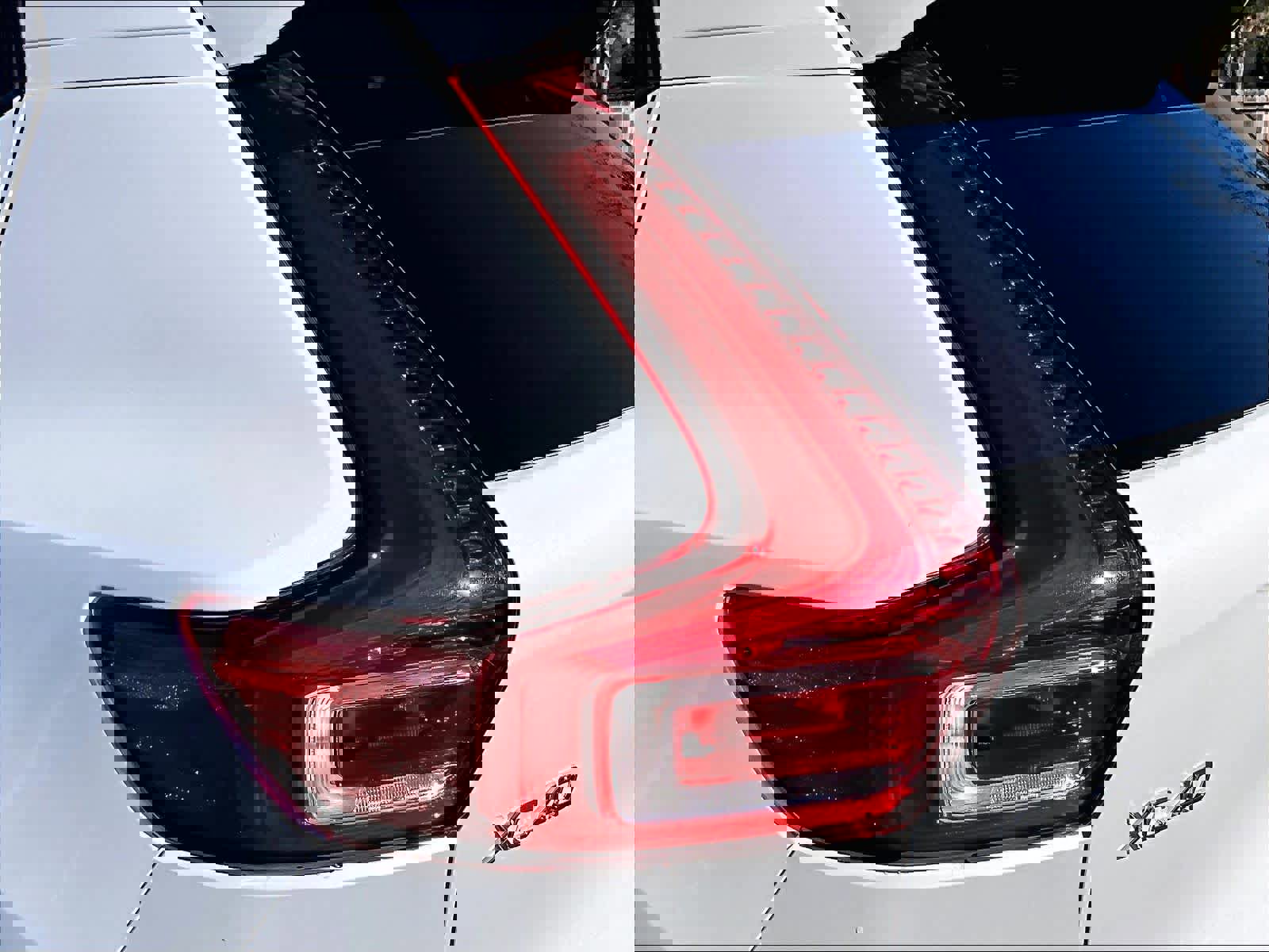 New 2026 Volvo XC40 B5 Plus w/ Protection Package Premier AWD/4WD image 25