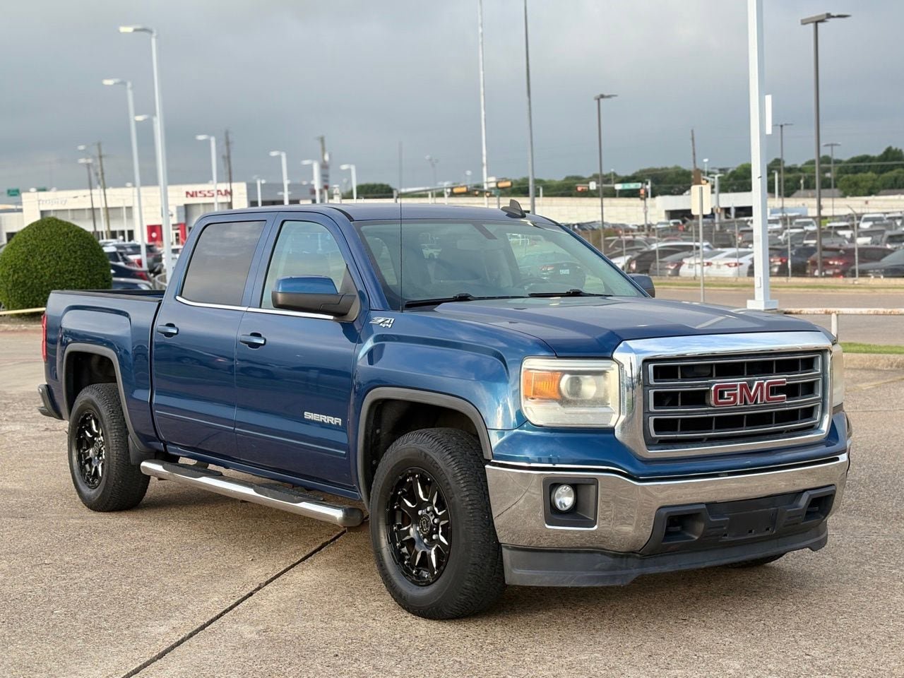 Used 2015 GMC Sierra 1500 SLE w/ SLE Value Package AWD/4WD image 3